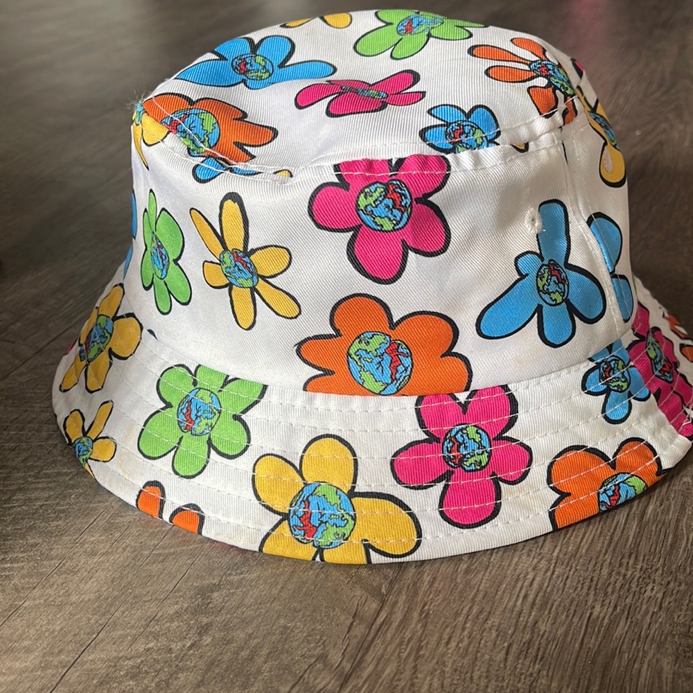 bucket hat